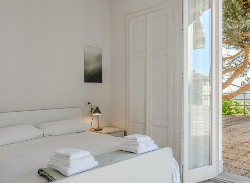 Bright room with a tree-lined terrace view, serene and welcoming atmosphere.